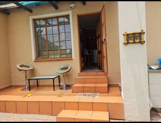 2 BEDROOM SIMPLEX FOR SALE IN ROODEPOORT WEST
